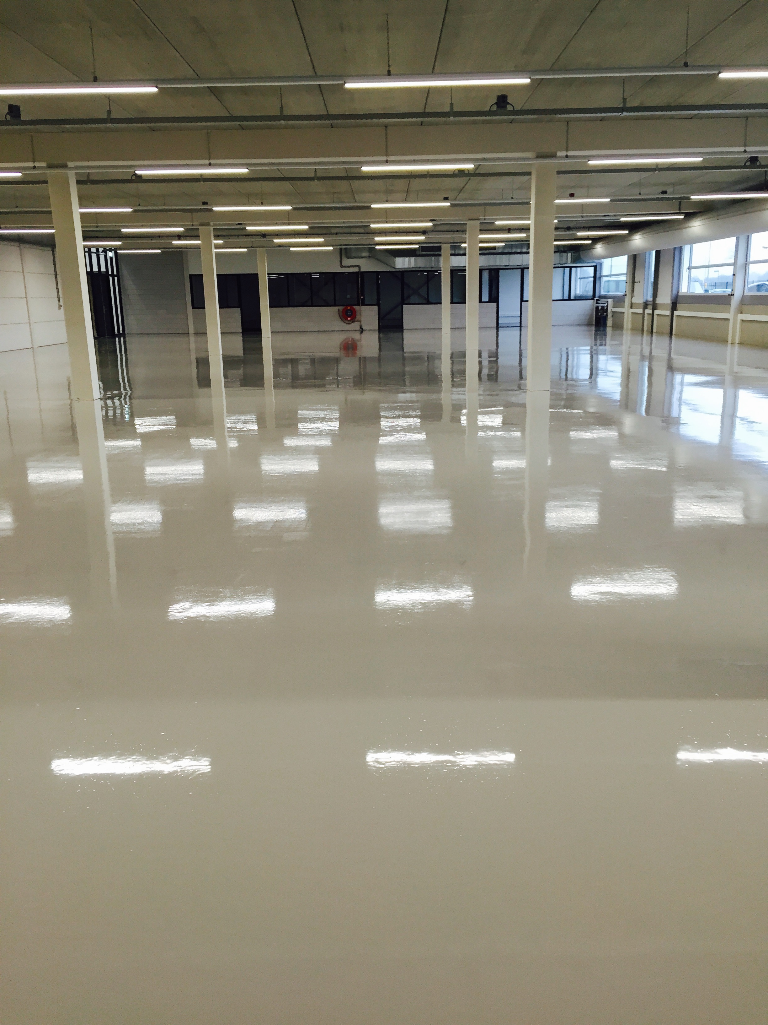 Epoxy vloer coating parkeren ruwbouw appartementeneigenaar.nl